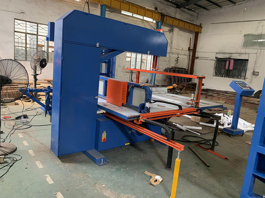Máquina automática de serragem de lâmina vertical de esponja para produção em volume